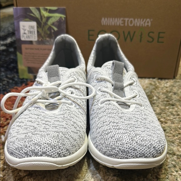 Minnetonka Women’s 7.5 Ecowise White & Grey ♻️ Materials 🌳 Planted NWT NIB - Picture 7 of 16